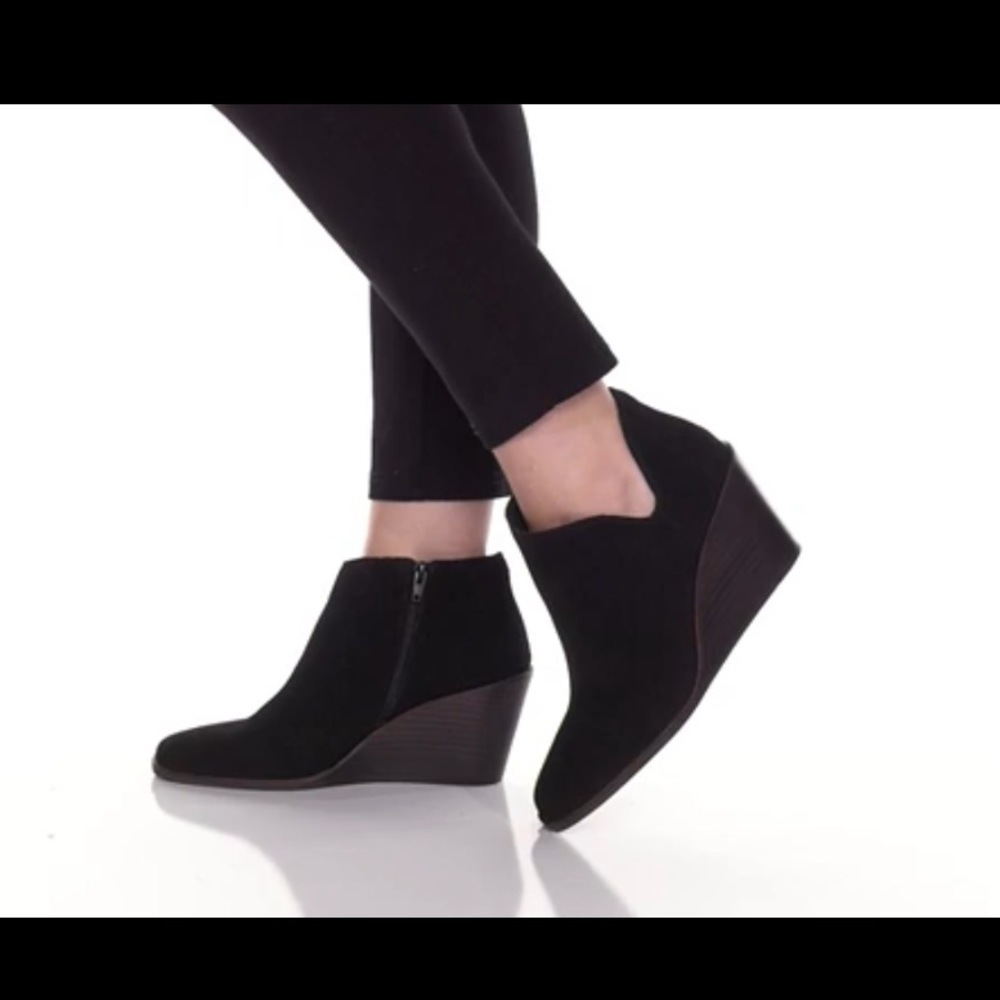 Lucky Brand size 8.5 Melindi women’s black suede booties